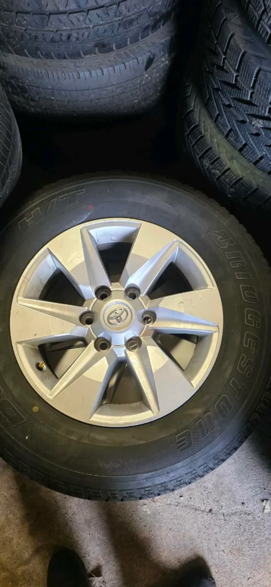 17" Toyota land cruiser alloys - Image 1