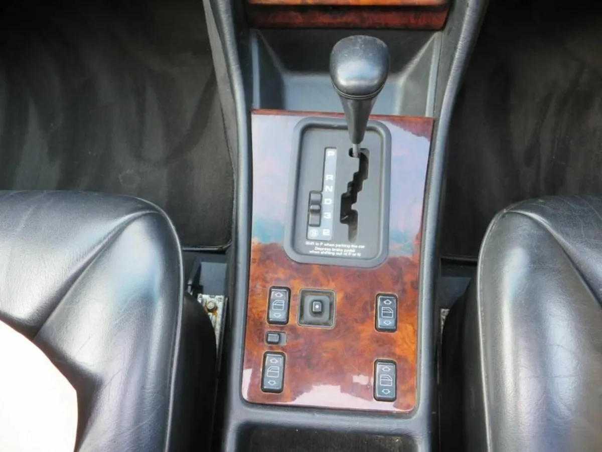 Mercedes-Benz W126 300se 1992 - Image 2