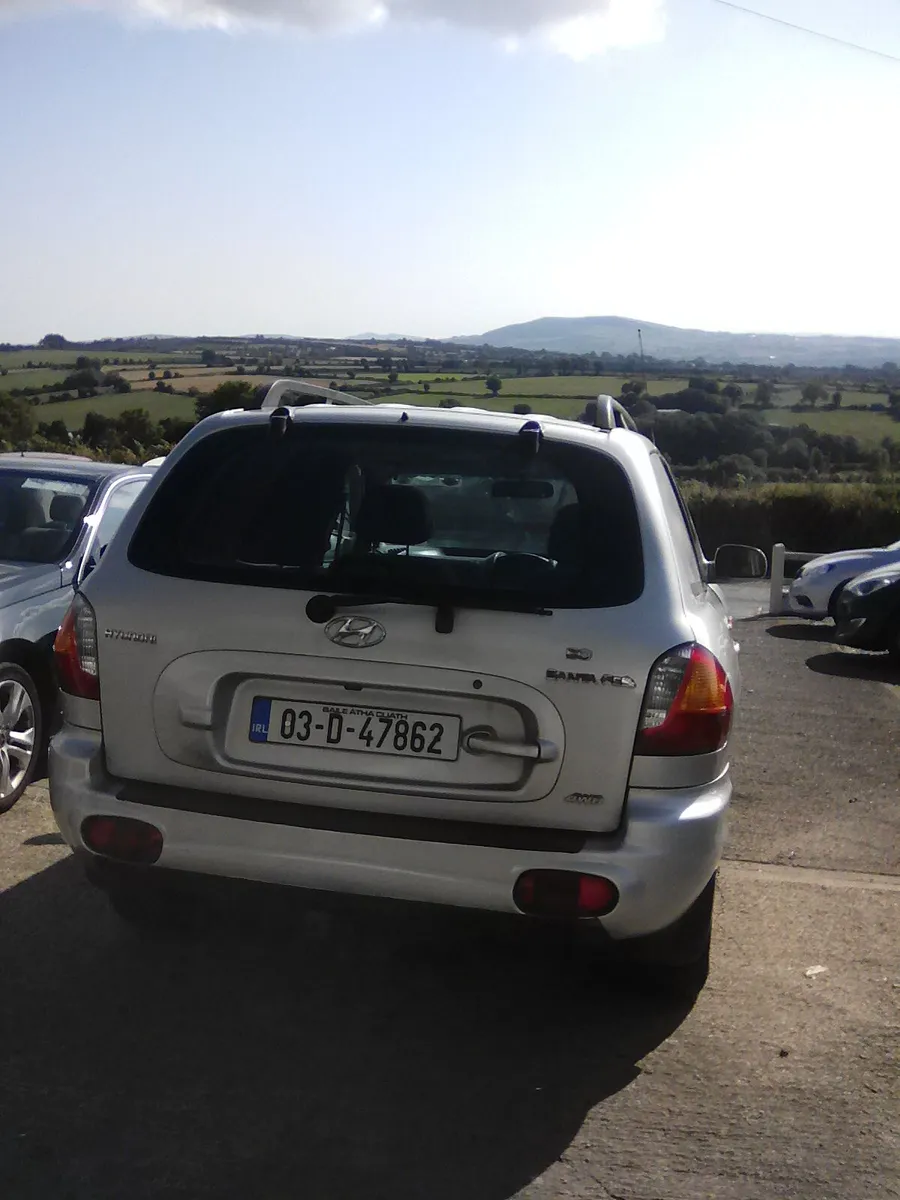 Hyundai Santa Fe 2003 - Image 2