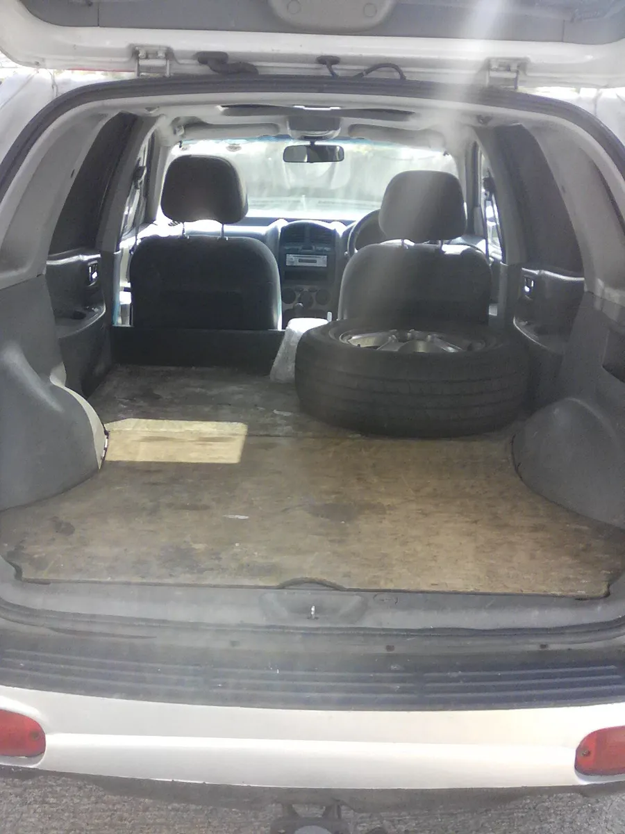 Hyundai Santa Fe 2003 - Image 4