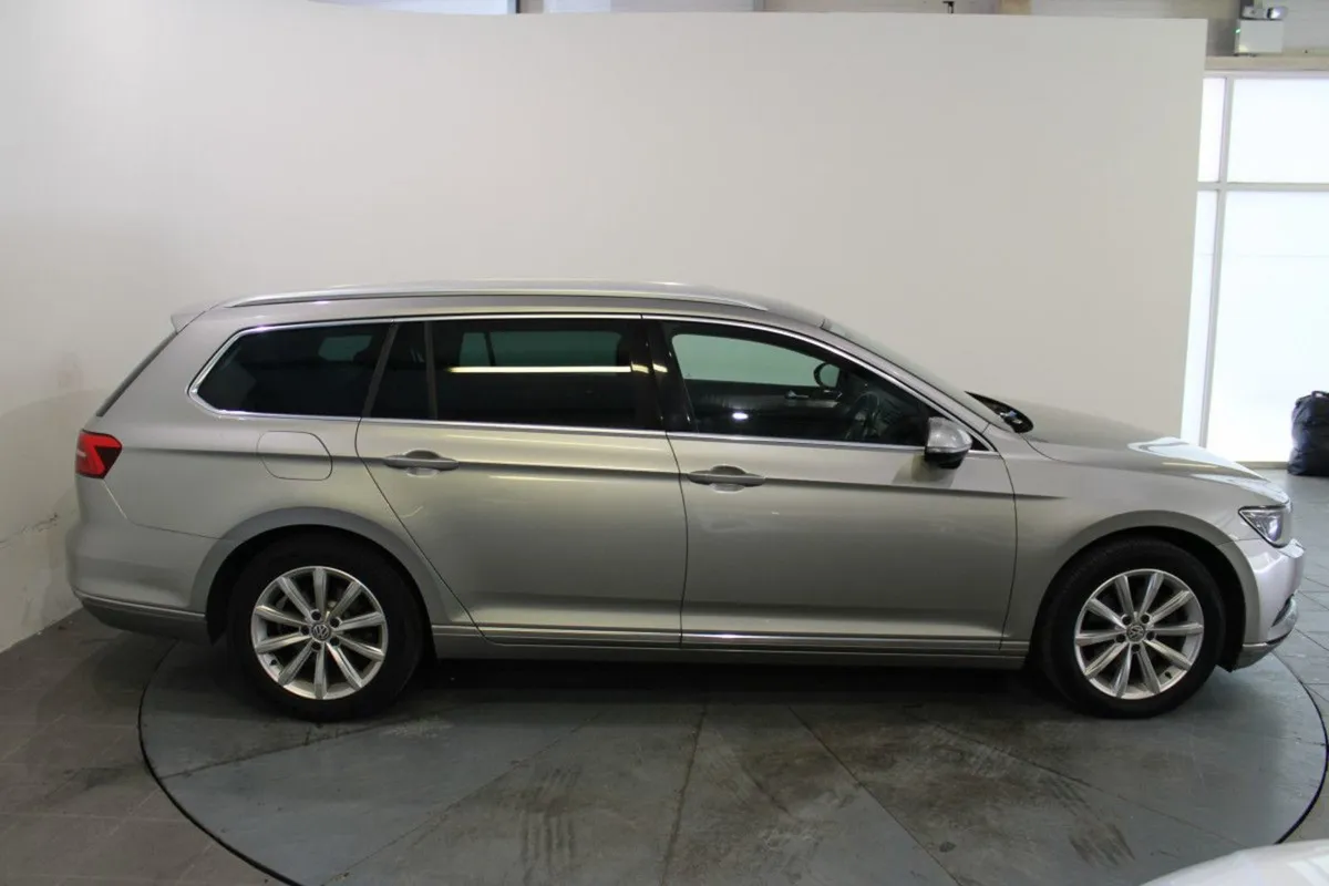 Volkswagen Passat 1.6 TDI 120HP Highline BE - Image 4