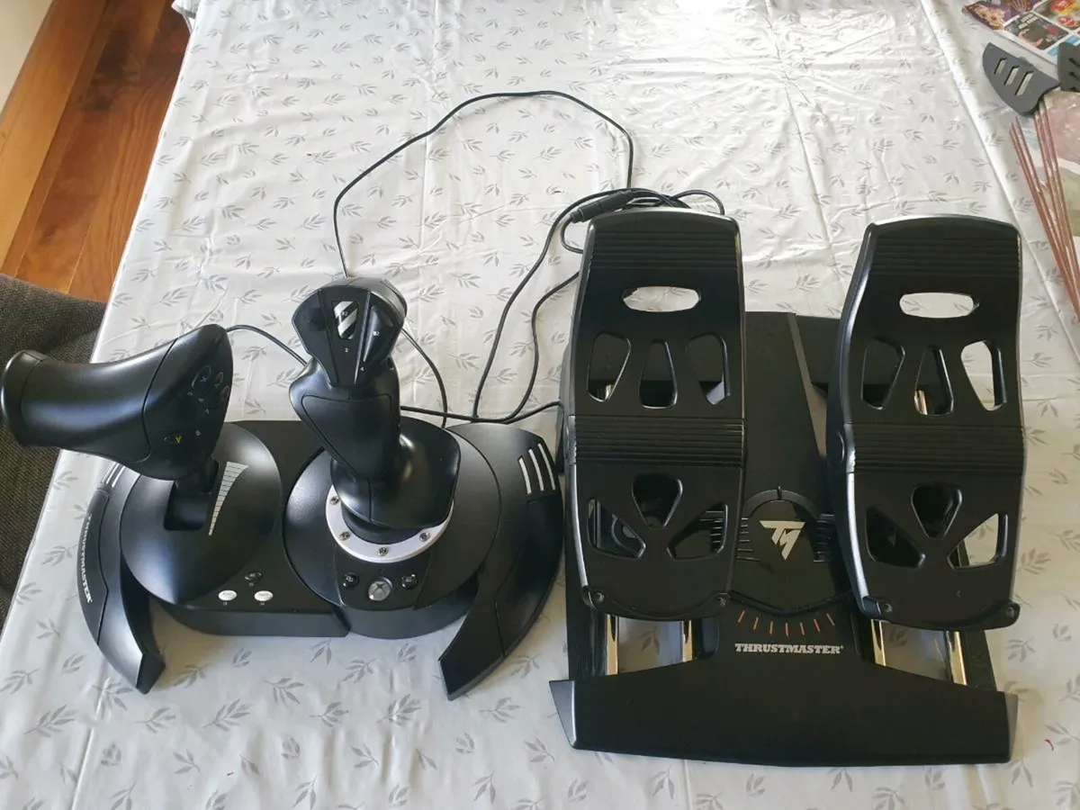 Flight simulator ( thrustmaster) for xbox series x - Image 1