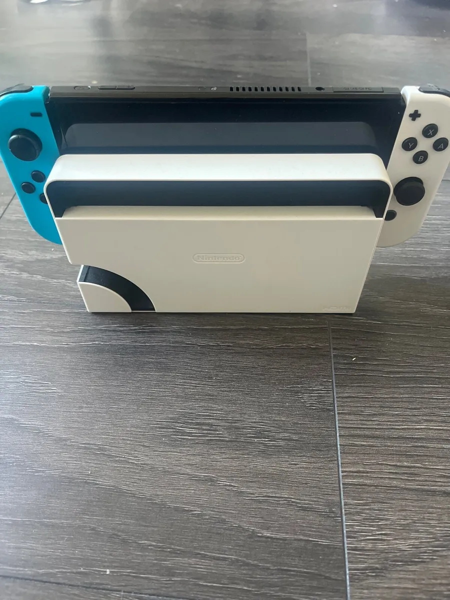 Nintendo switch OLED white - Image 3