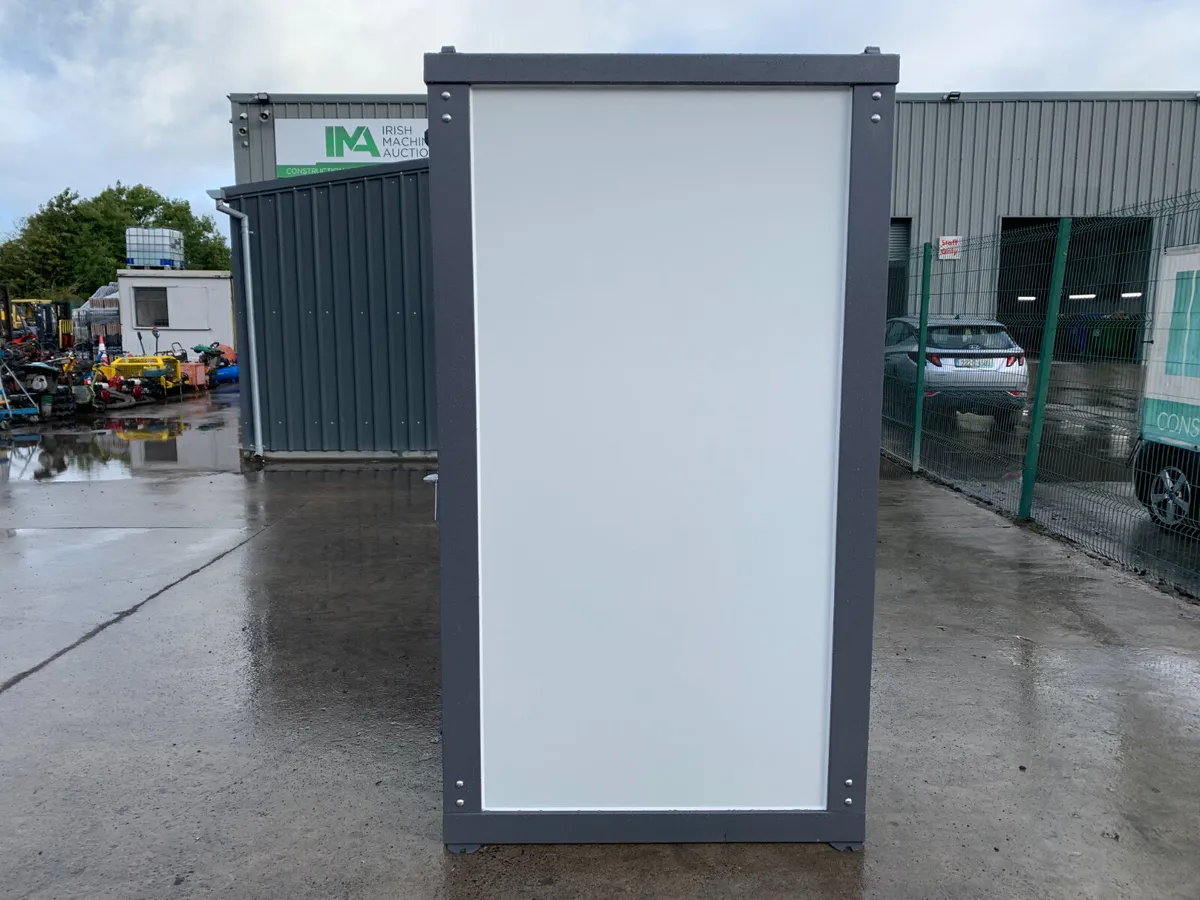 UNRESERVED BASTOE DOUBLE TOILET BLOCK FOR AUCTION - Image 3