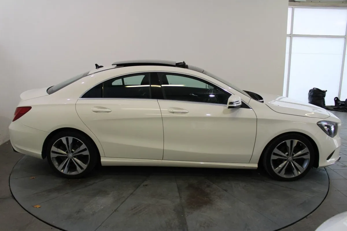 Mercedes-Benz CLA CLA 180 D Urban Auto - Image 3
