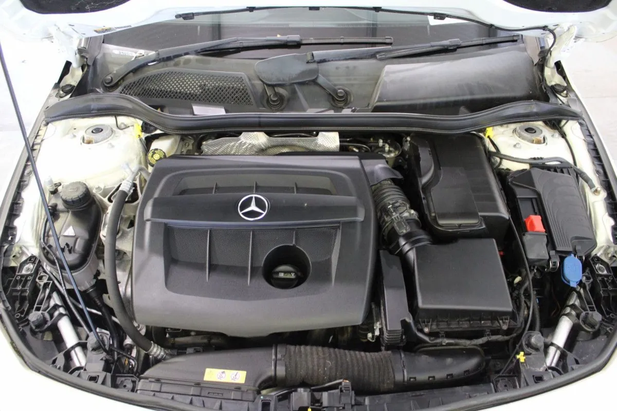 Mercedes-Benz CLA CLA 180 D Urban Auto - Image 4