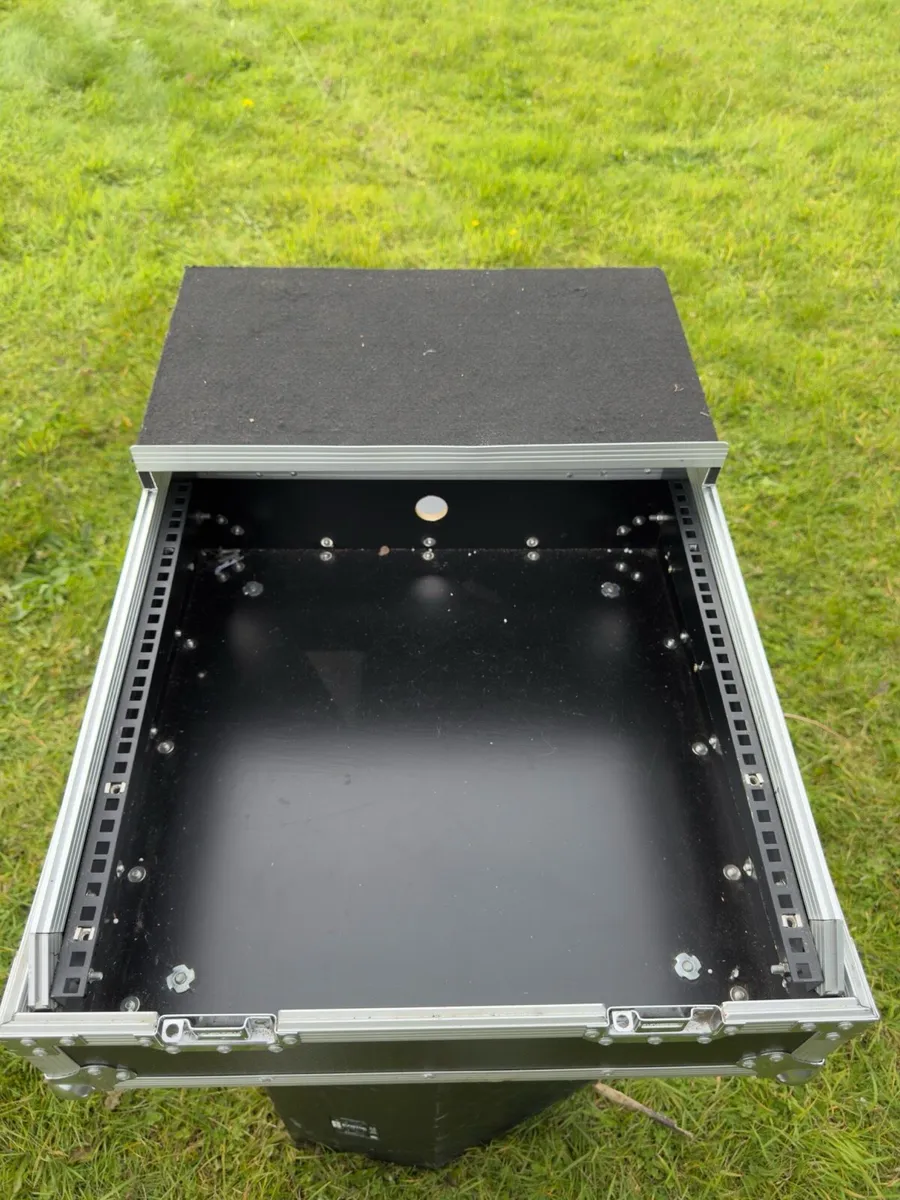 19" rack case with laptop stand - Image 1