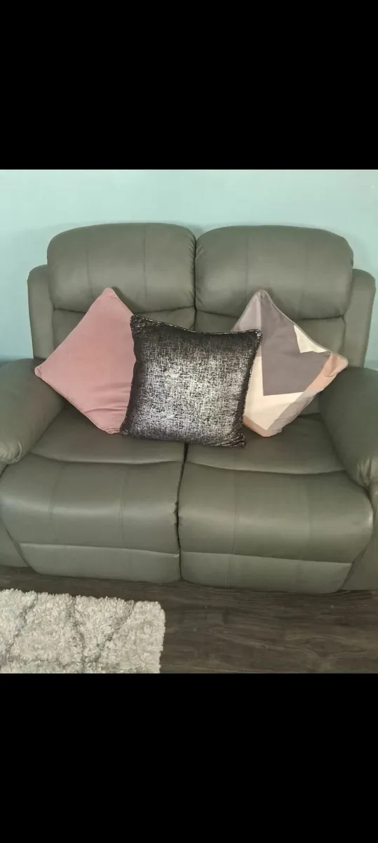 3&2 recliner sofas in dark grey - Image 1