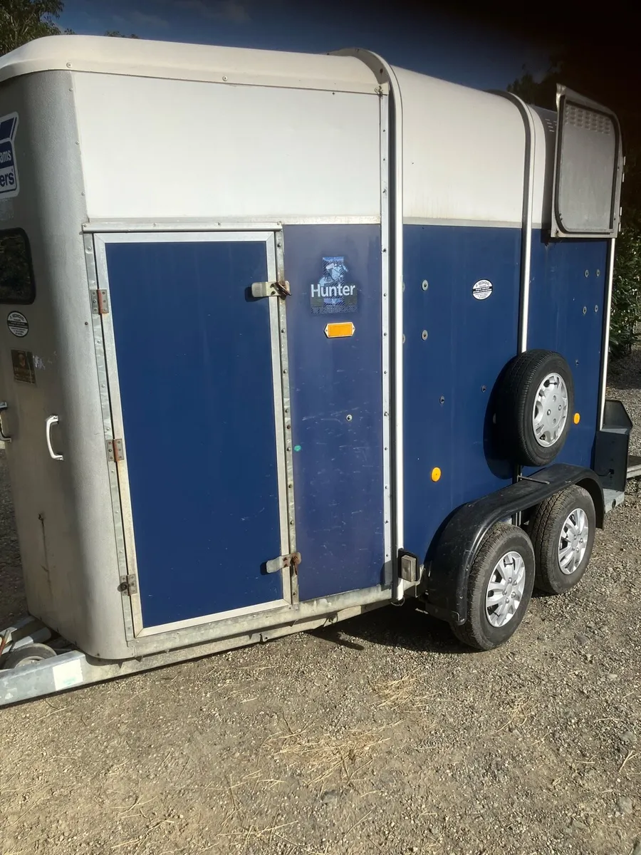 Hunter 505 Deluxe Horsebox - Image 2