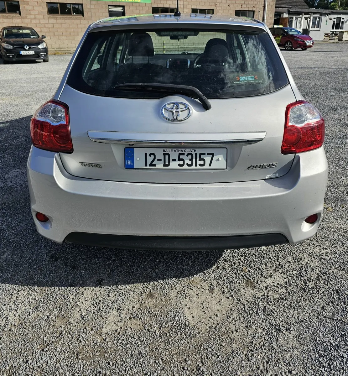 Toyota Auris 2012 - Image 2