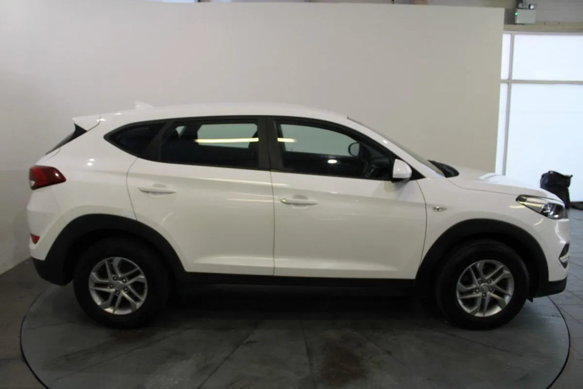 Hyundai Tucson 1.7 D Executive S - Image 4