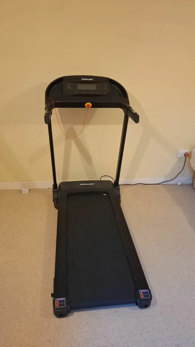Motorized Treadmill - Image 1