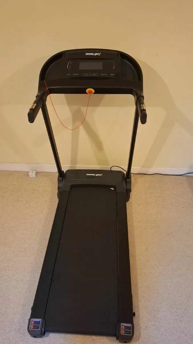 Motorized Treadmill - Image 3
