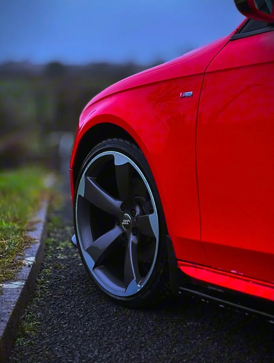 Audi A4 S-Line Black Edition - Image 2