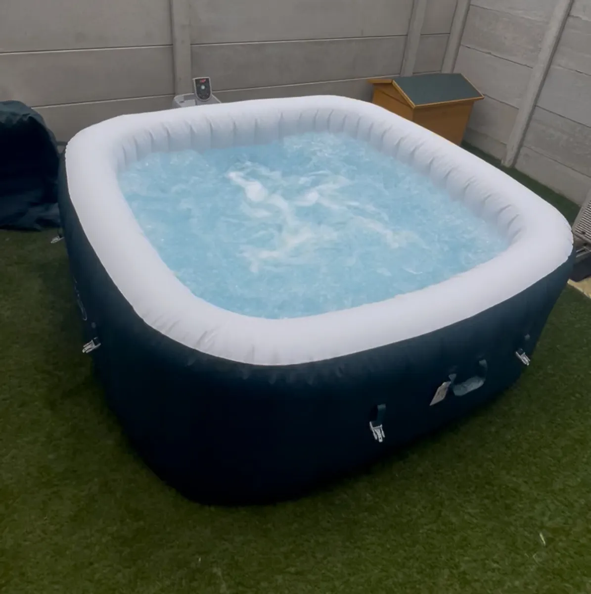 Lay-Z-Spa Ibiza Hot Tub & Clear Water Starter Pack - Image 2