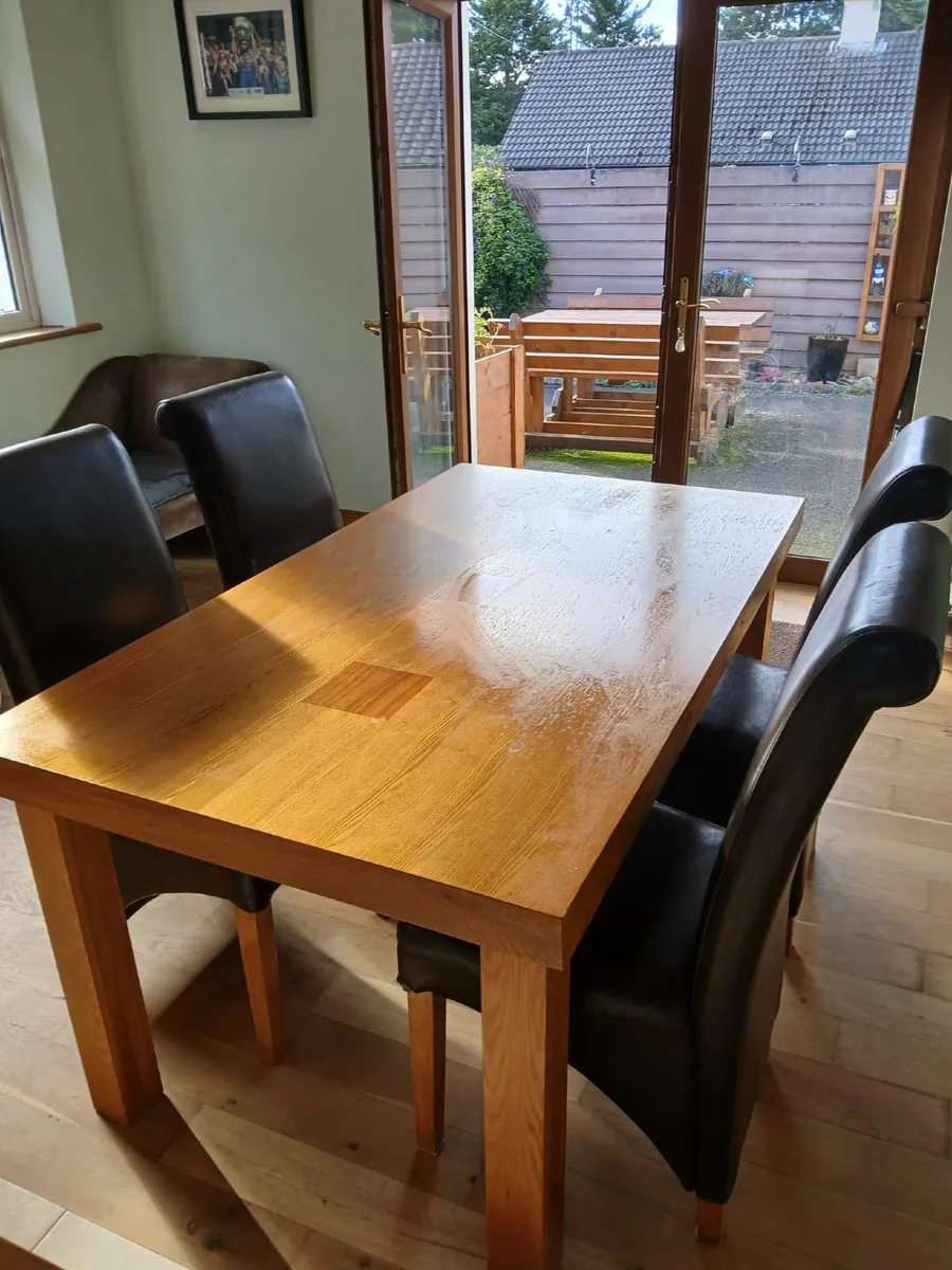 Kitchen table with 6 chair's - Image 1