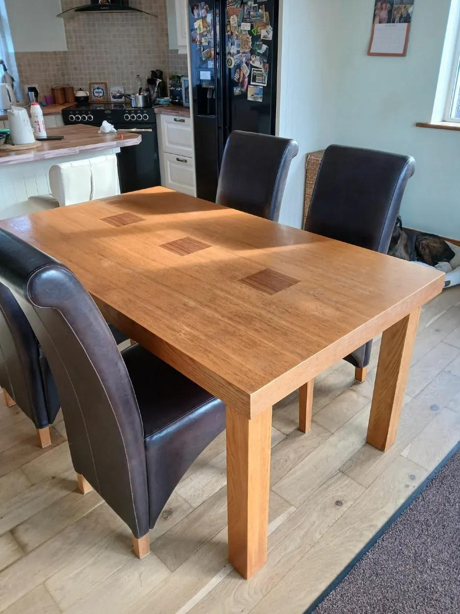 Kitchen table with 6 chair's - Image 3