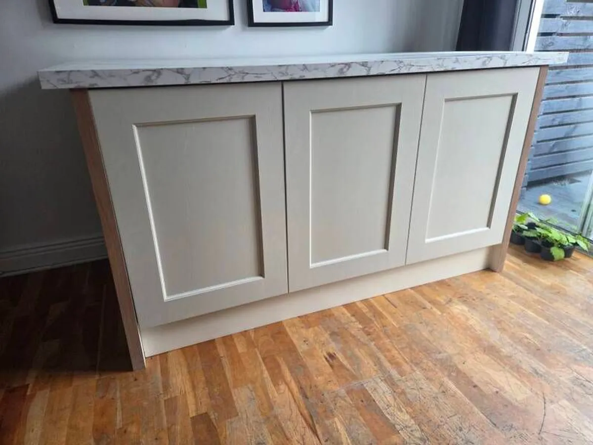 kitchen island - Image 1