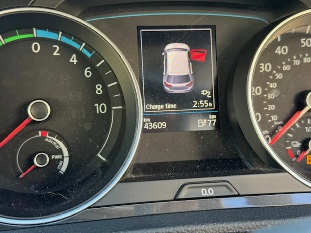 Volkswagen e-Golf 2018 - Image 3
