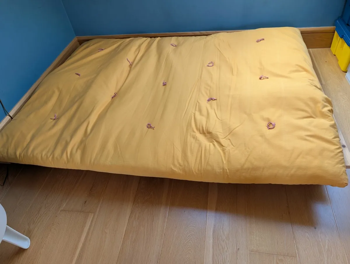 Futon bed - Image 1