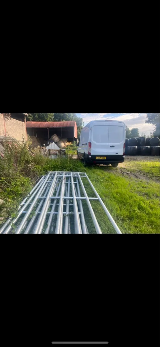 Gates and barriers - Image 3