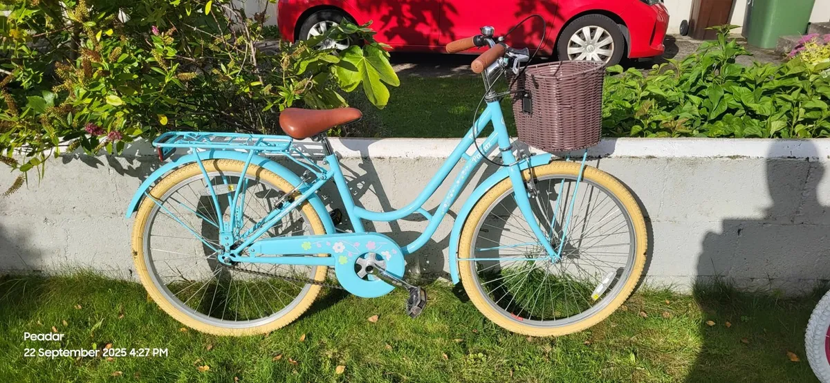 girls bike 9 to 12 years - Image 1