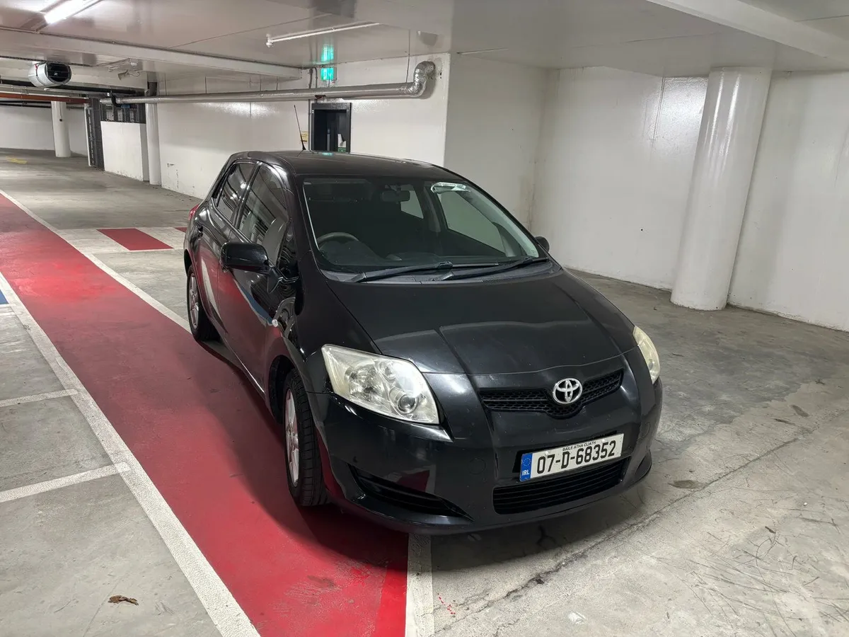 Toyota auris low km - Image 2