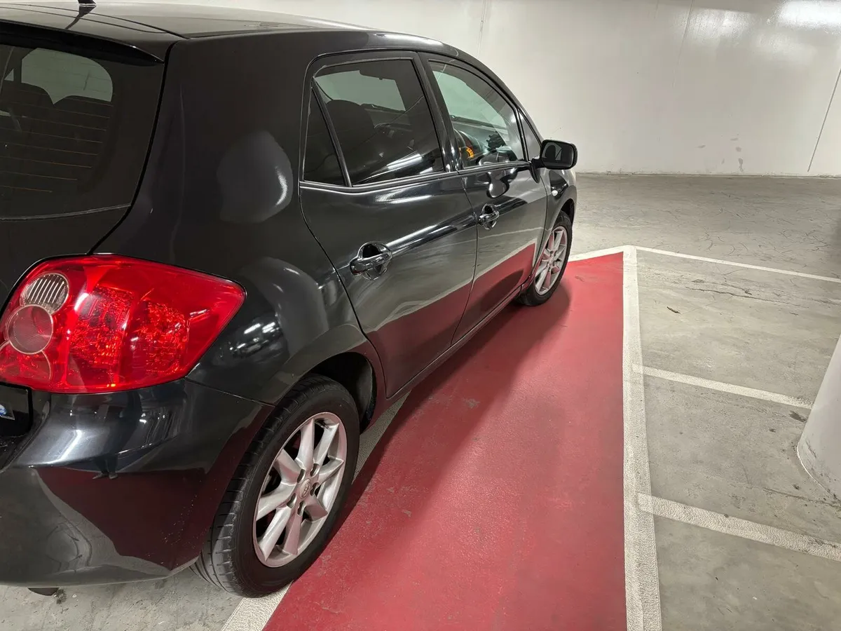Toyota auris low km - Image 4