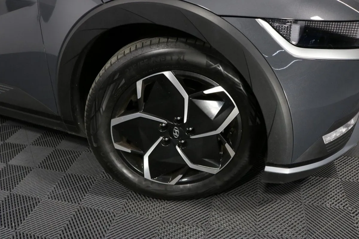 Hyundai Ioniq 5 Executive Plus 77 kWh EV - Image 3