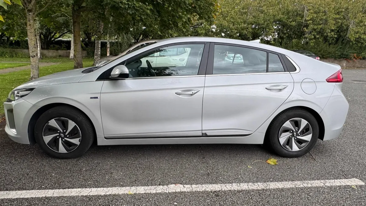 Hyundai Ioniq 2017 Hybrid Premium – High Spec - Image 4