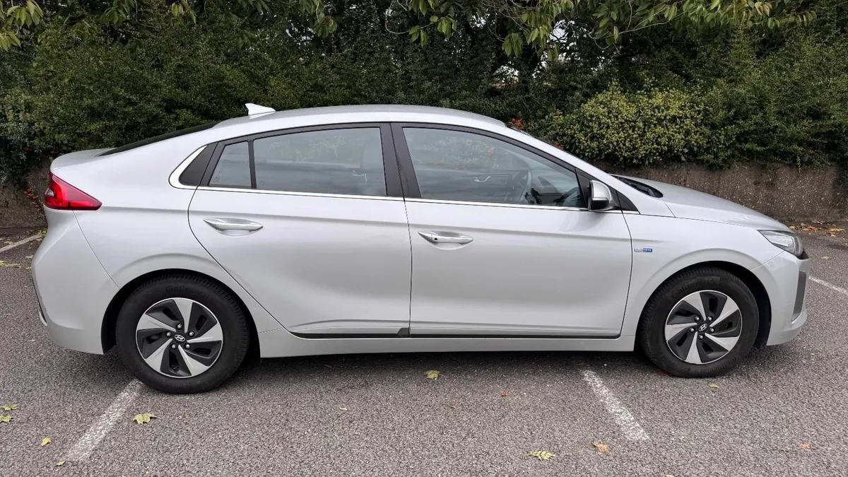 Hyundai Ioniq 2017 Hybrid Premium – High Spec - Image 1