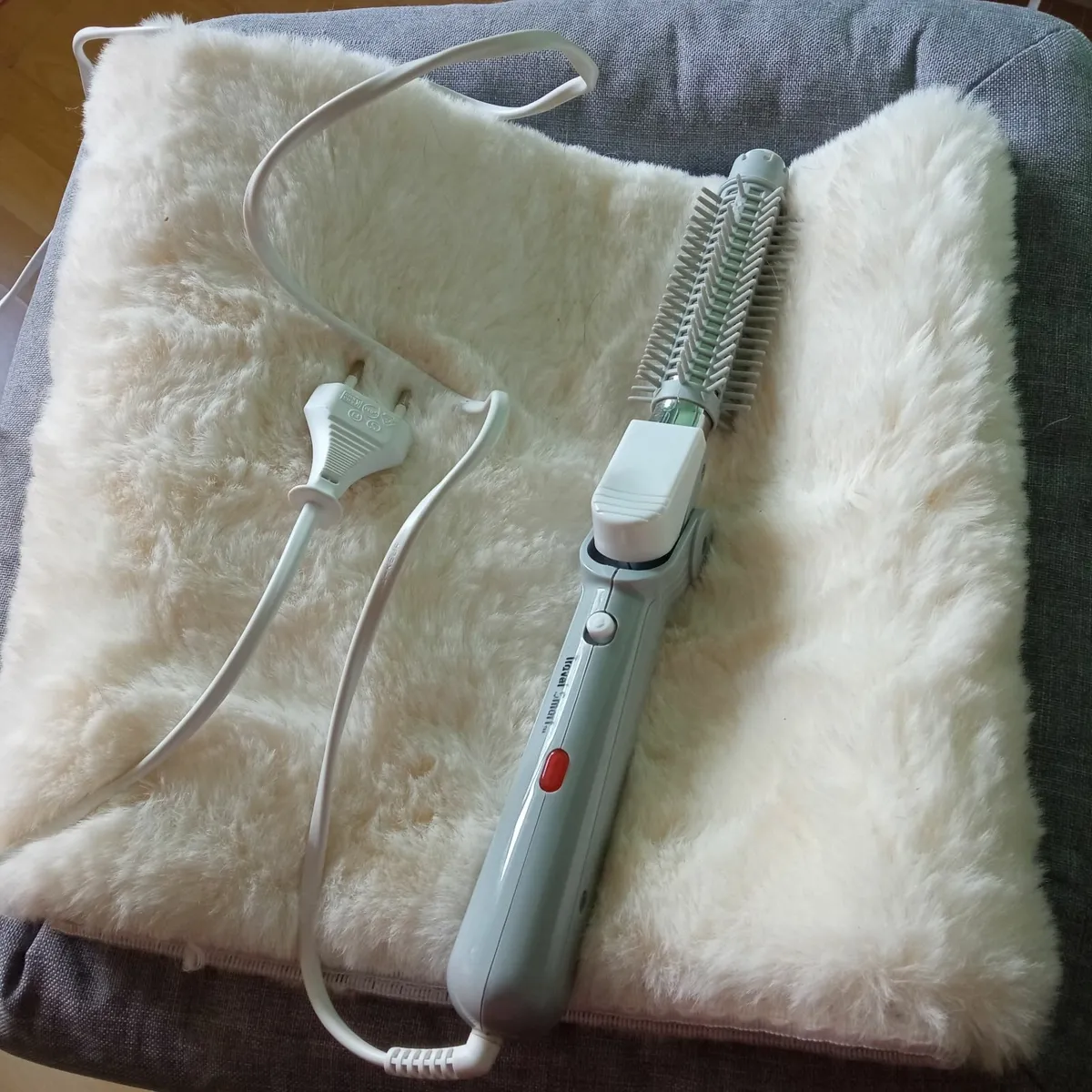 Travelling Iron Curling Brush - Image 3