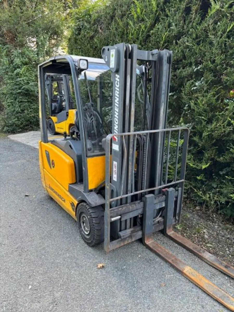 Forklift - Image 2
