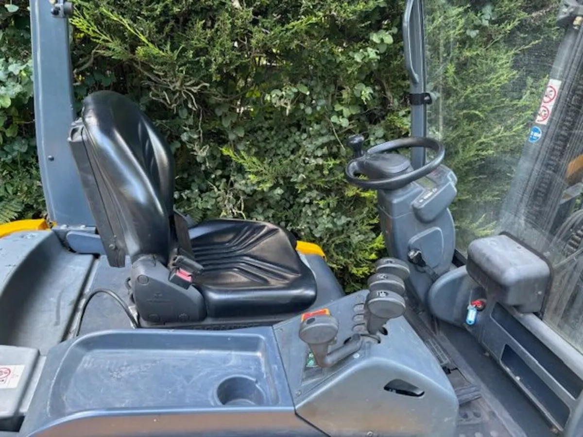 Forklift - Image 4