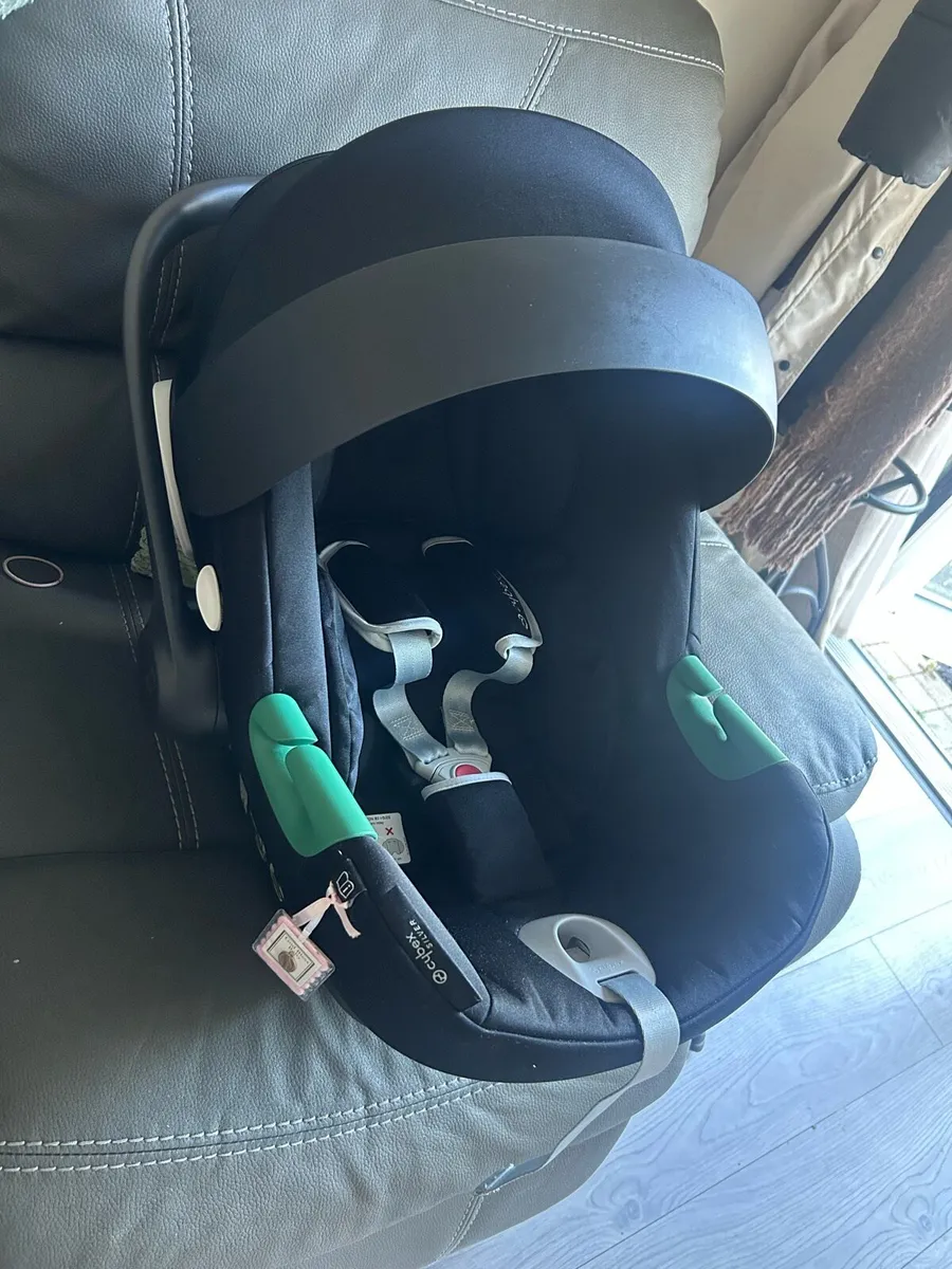 Cybex Car Seat & Isofix Base - Image 2