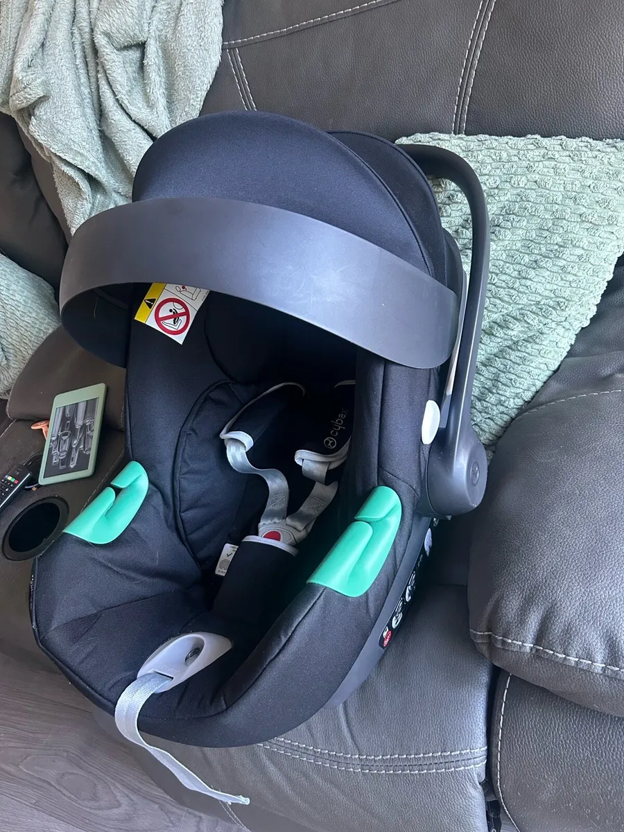 Cybex Car Seat & Isofix Base - Image 3