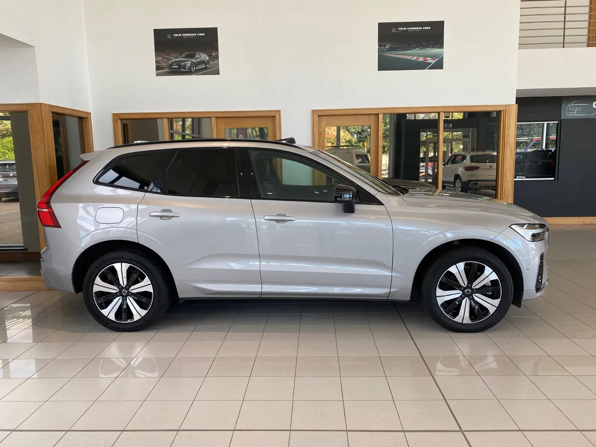Volvo XC60 2023 - Image 2