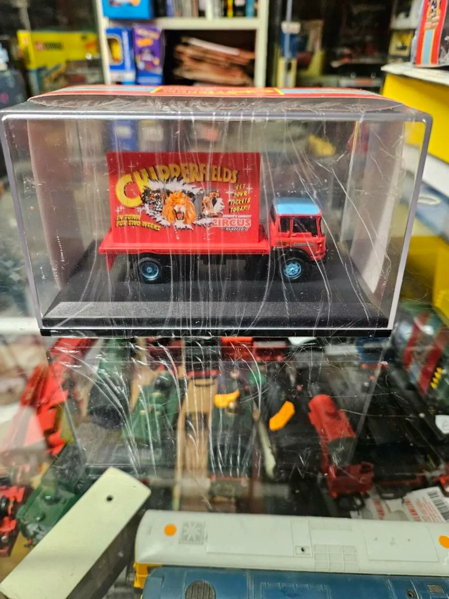 Corgi Oxford Chipperfields Circus Truck - Image 1