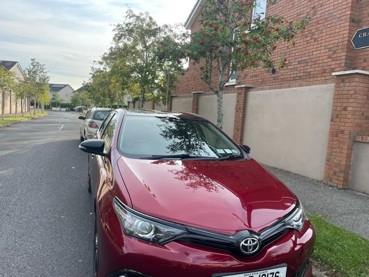 2017 Toyota Auris - Image 2
