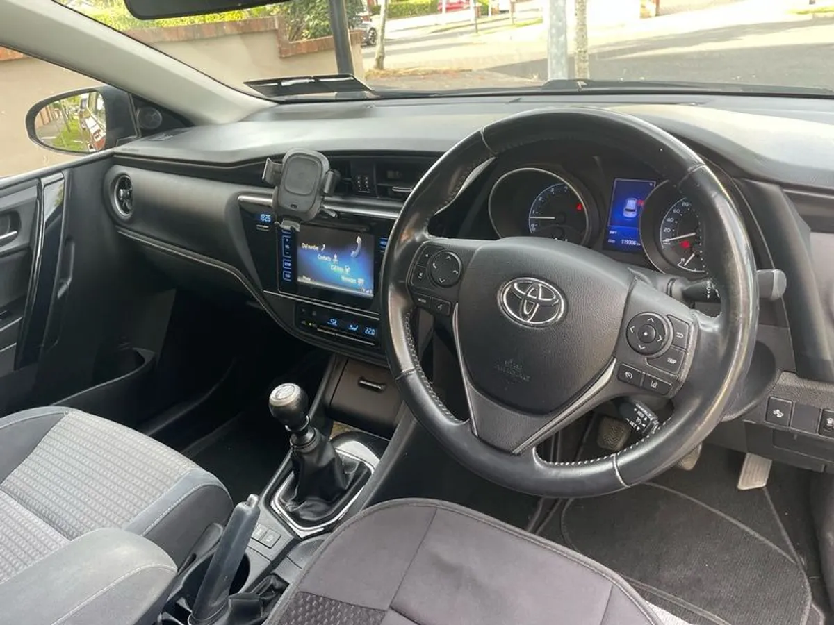 2017 Toyota Auris - Image 4