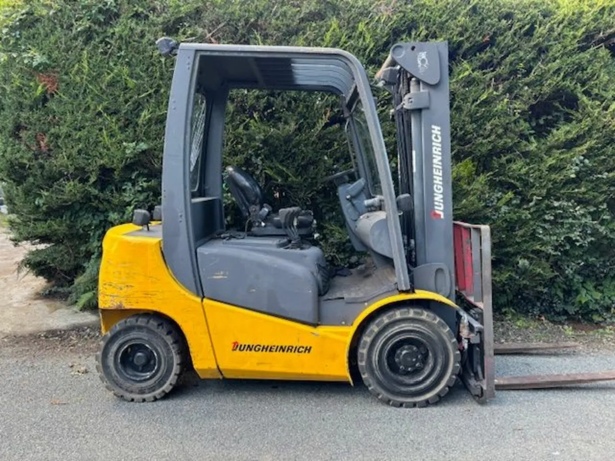 Diesel Forklift - Image 1