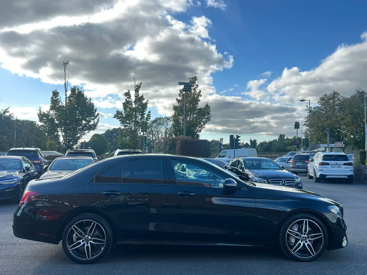 181 Mercedes-Benz E220 AMG 4 Matic *Night Pack* - Image 4