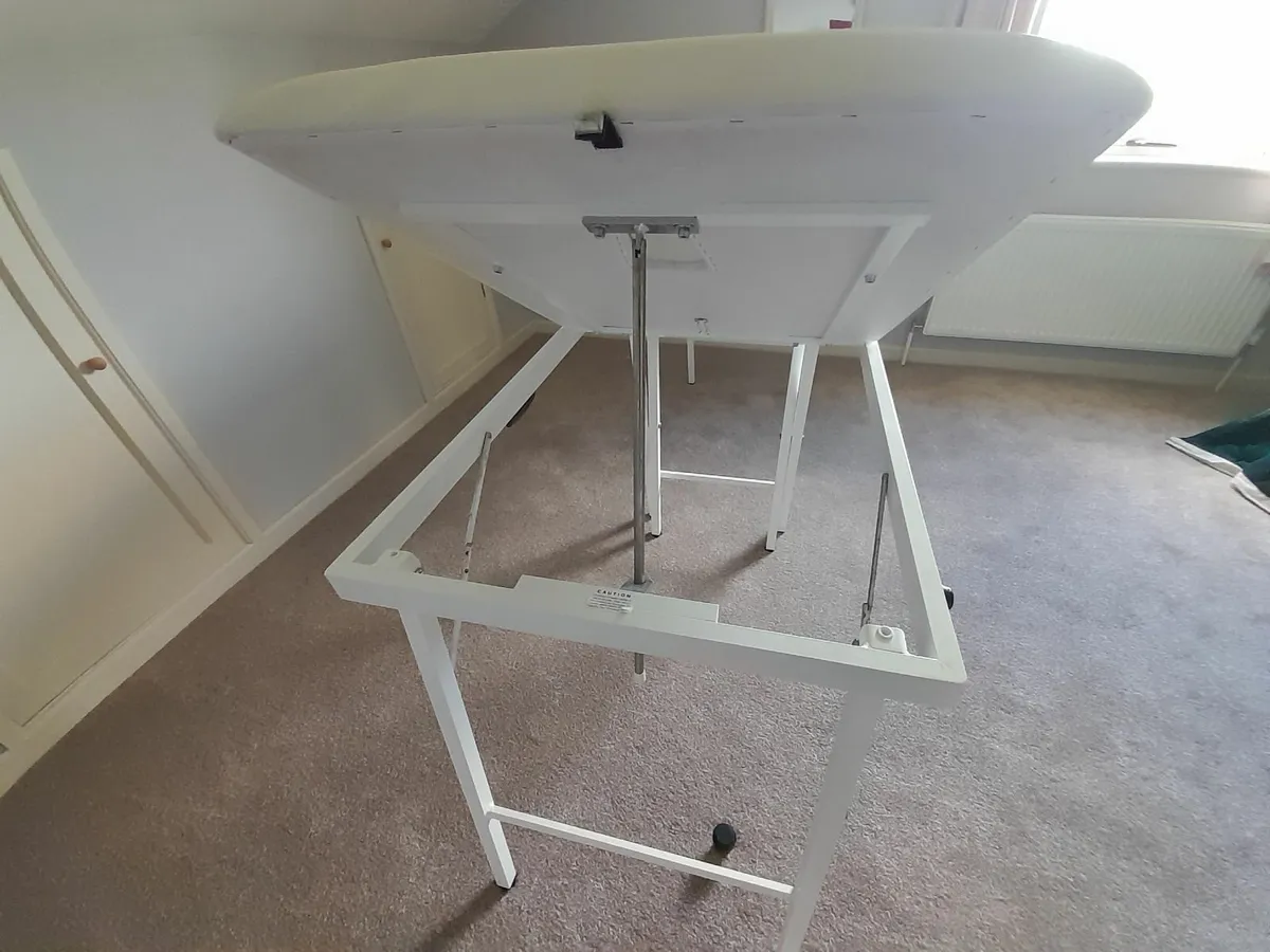 Quantis professional mobile Massage table - Image 2