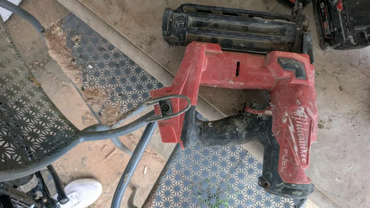 Milwaukee pin gun 18g m18 - Image 2
