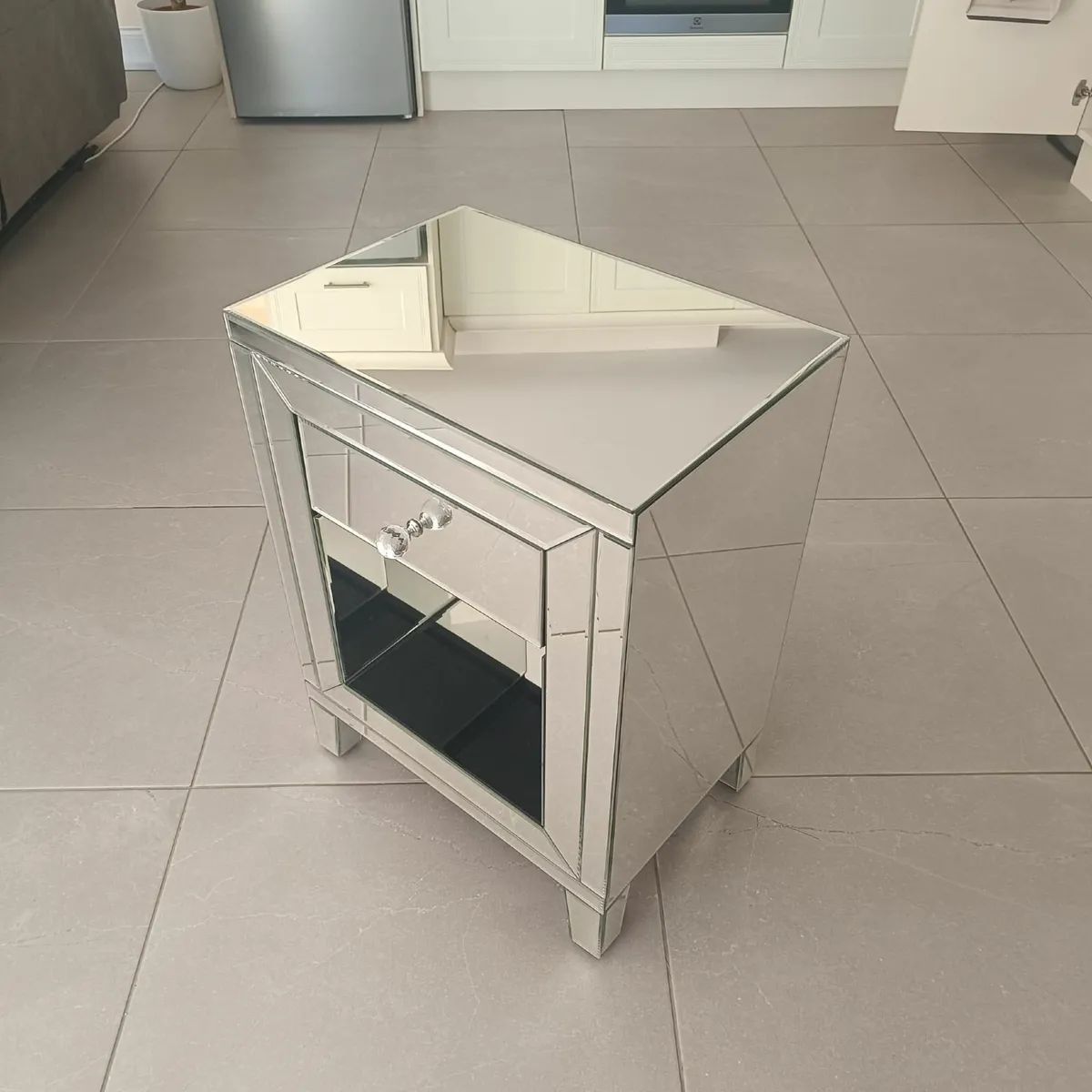 mirrored bedside table - Image 4