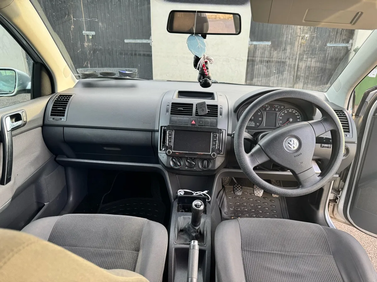 Volkswagen polo - Image 2