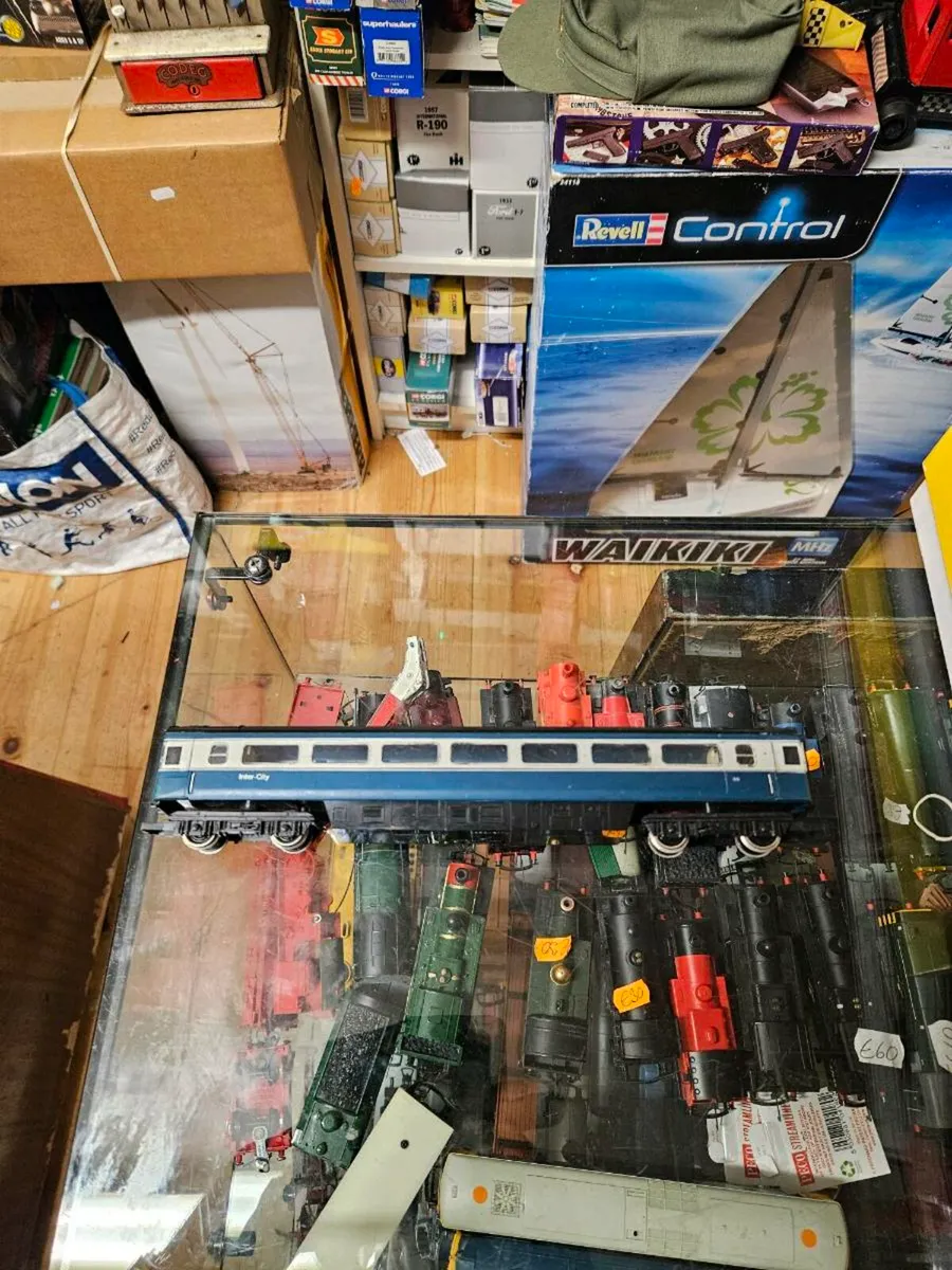 Hornby OO Gauge BR Carraige - Image 1