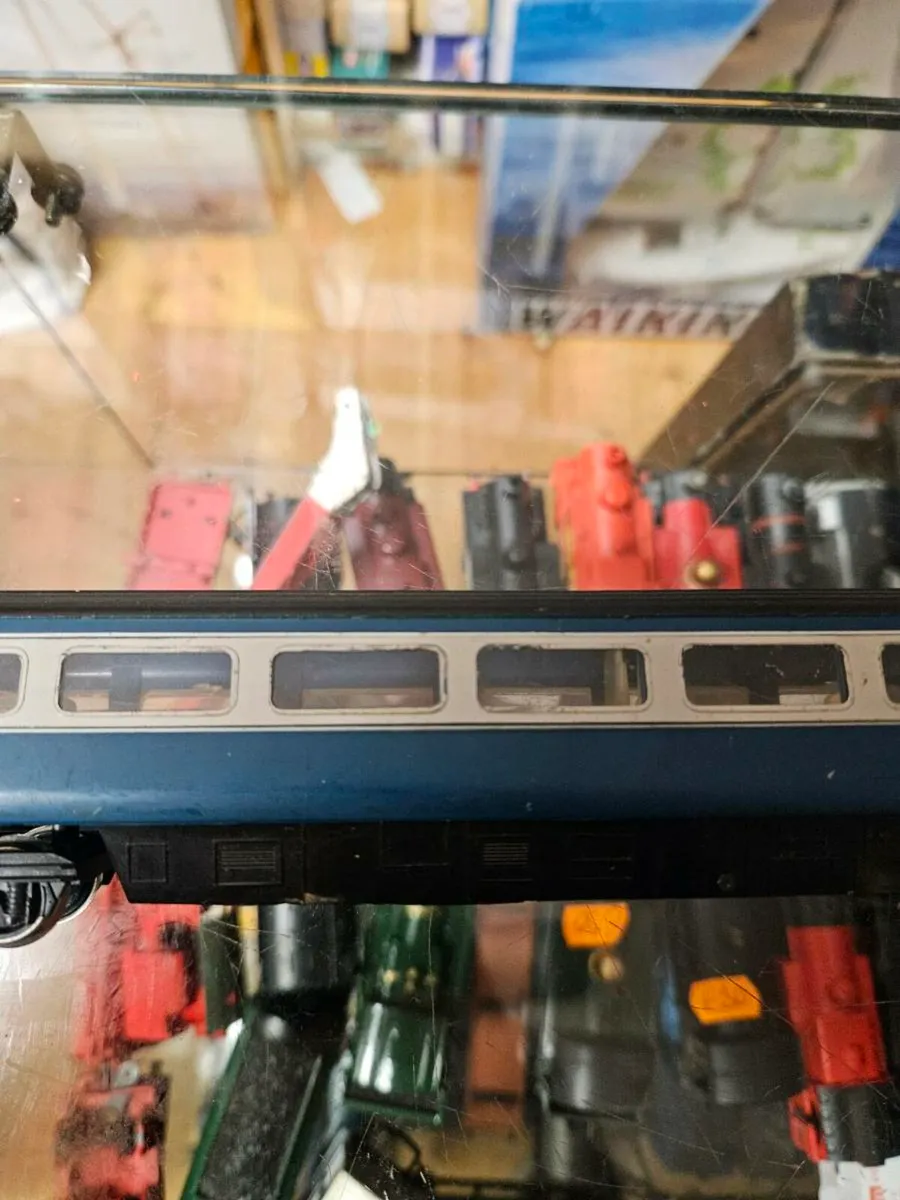 Hornby OO Gauge BR Carraige - Image 2