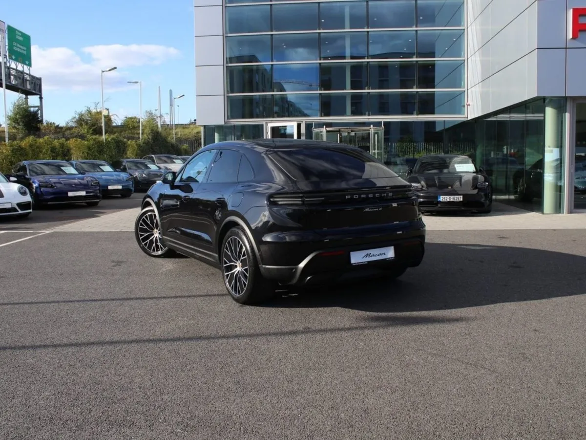 Porsche Macan 4 Electric - Image 3
