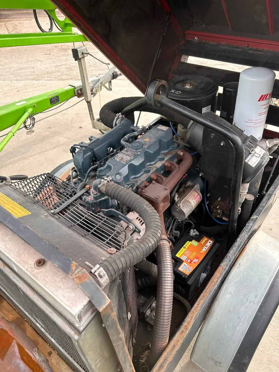 ROTAIR 180 CFM Road Compressor - Image 4